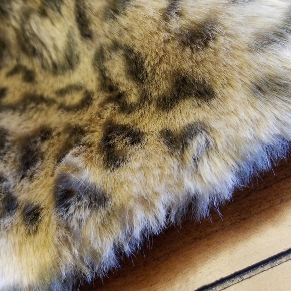 FAUX FUR ๐ NECK WRAP - Picture 3 of 7